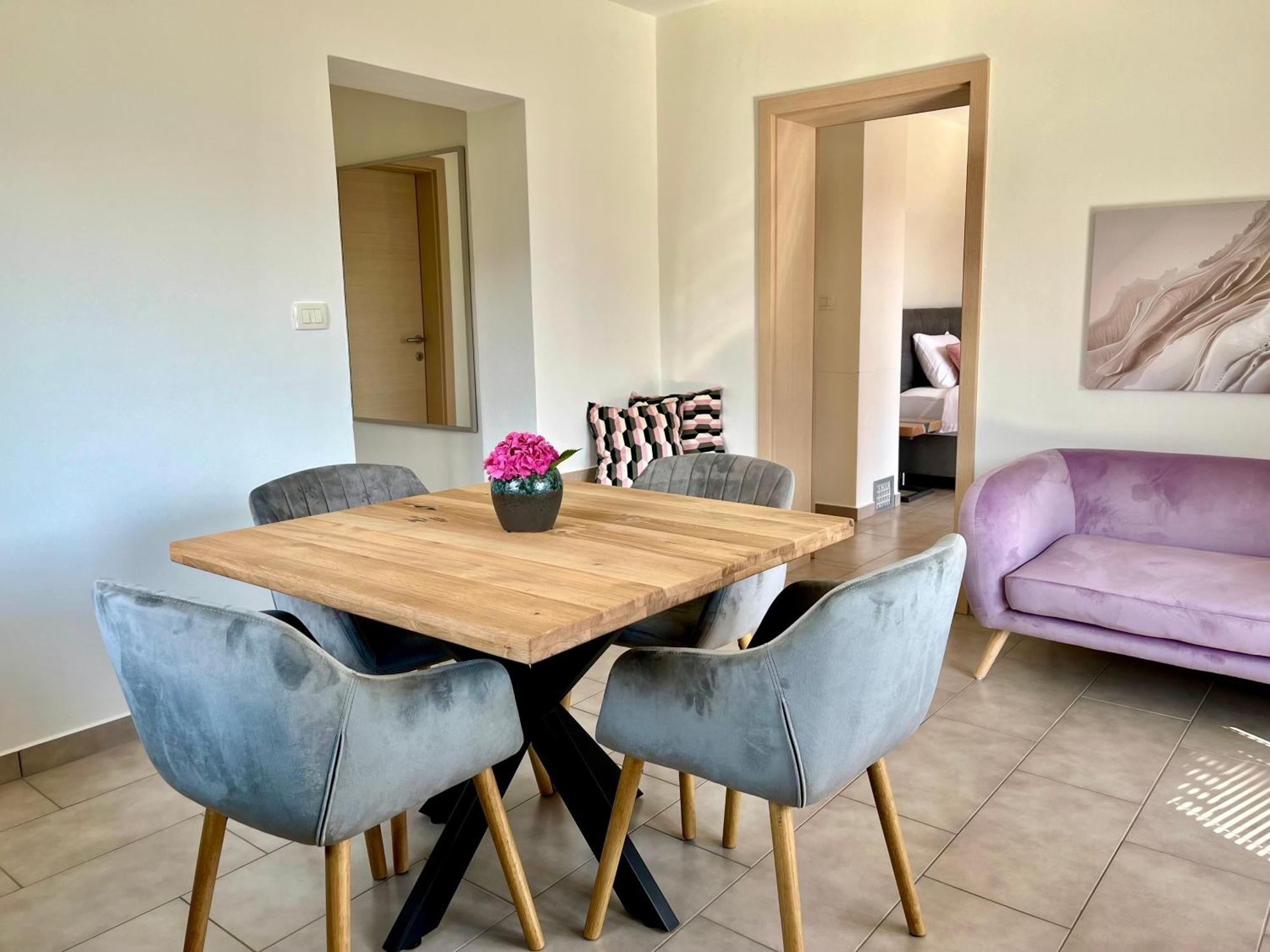 Cozy & Chic - Apartment With A Private Patio Kobarid Exterior foto